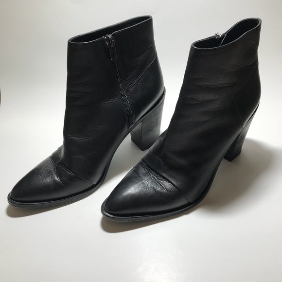 VINCE Ennis Black Leather pointed toe bootie 9.5 M - Picture 2 of 8